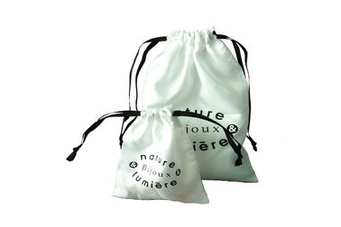 Attractive White Packaging Bags For Wedding Gift , Style Modeling Novel