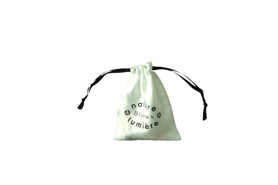 Attractive White Packaging Bags For Wedding Gift , Style Modeling Novel